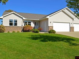 20 Kelly Ct, North Mankato, MN 56003