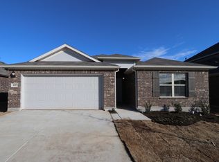 8917 Flying Eagle Ln, Fort Worth, TX 76131