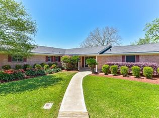134 Creekwood Dr, Jones Creek, TX 77541