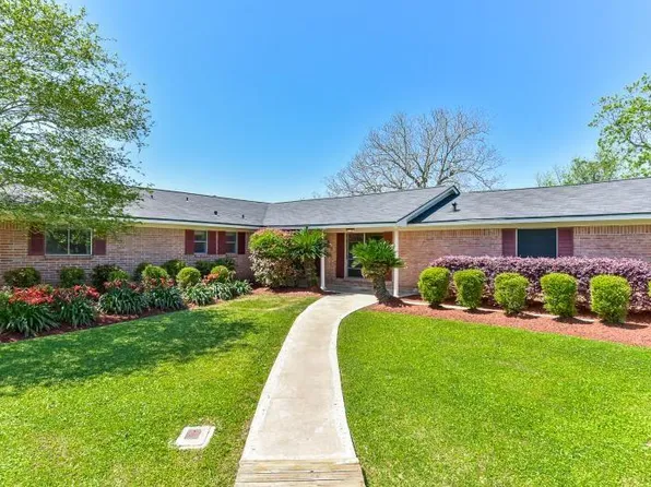 134 Creekwood Dr, Jones Creek, TX 77541
