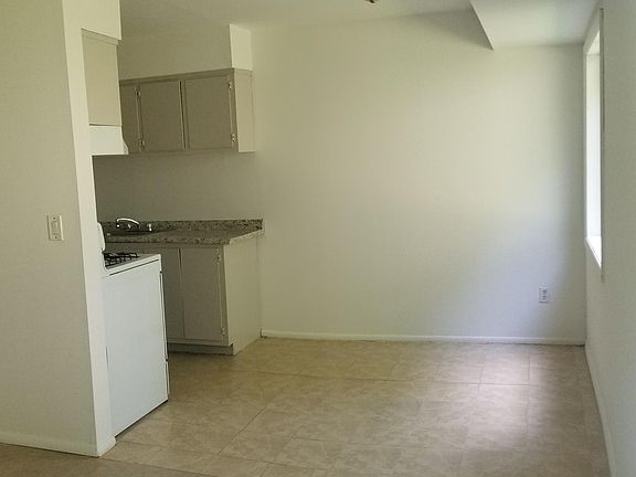 5th image of 23 Bay Ter #3A