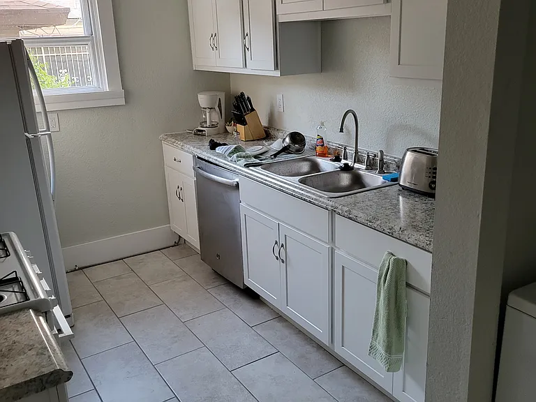1021 E Garfield St — Photo 11