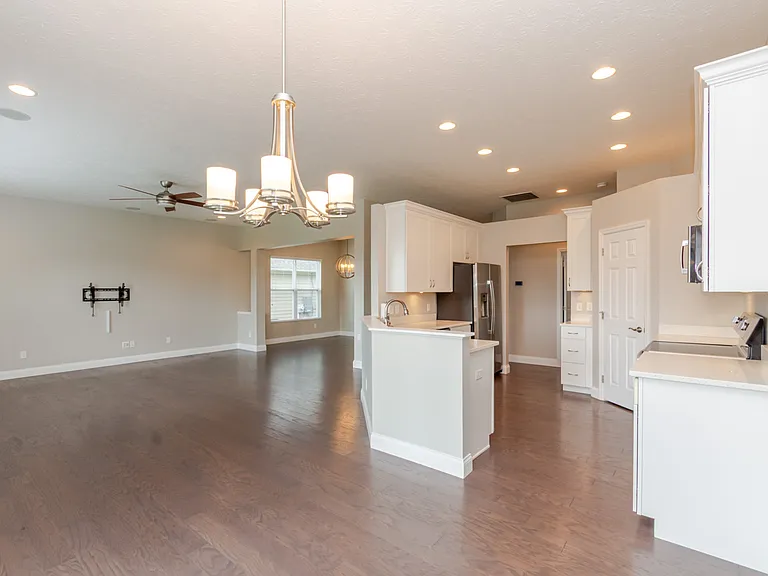 476 Carrick Dr — Photo 25
