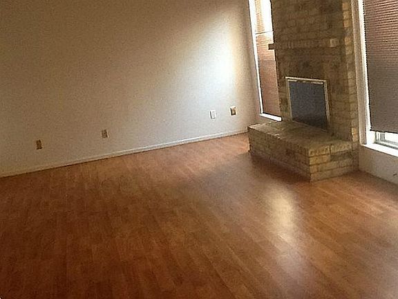 4th image of 2913 Pegasus Dr