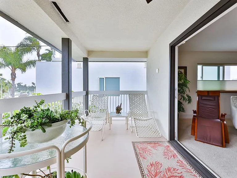 1524 Ynez Pl — Photo 29