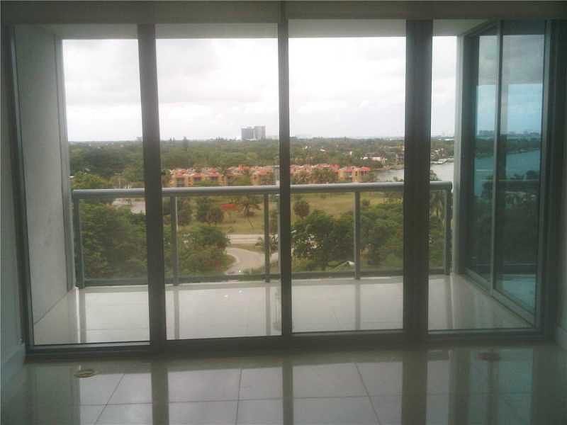 2nd image of 601 NE 36 St 706 #706