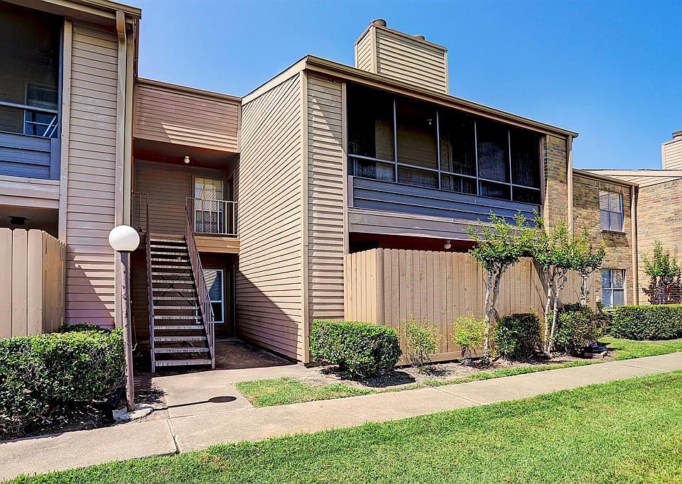 1st image of 10555 Turtlewood Ct Unit 2014