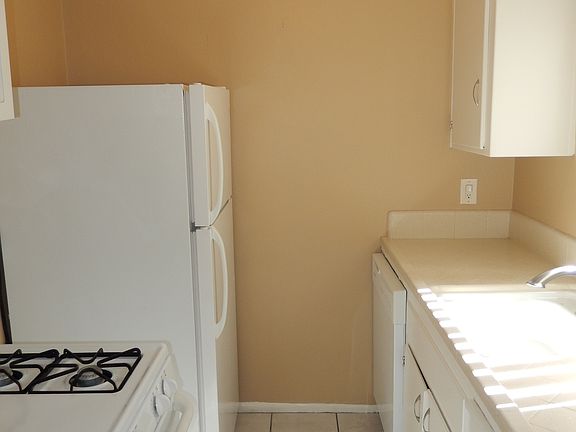KITCHEN-GAS STOVE/OVEN, MICRO, DISHWASHER, REFRIG. & DISPOSA