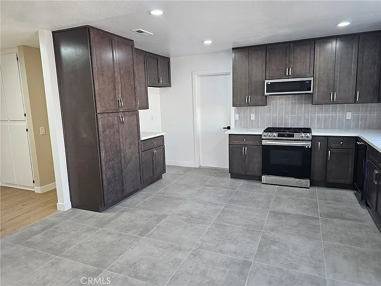 10030 Ontario St — Photo 17