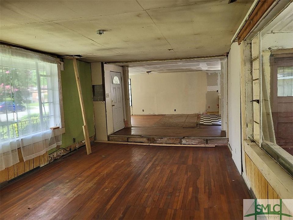 2nd image of 1833 Stuyvesant Street