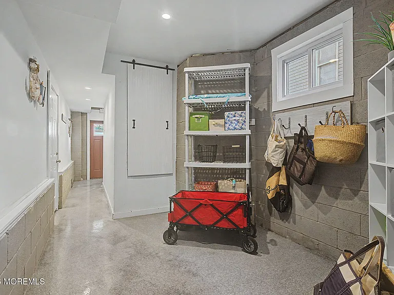 10 Center St — Photo 17