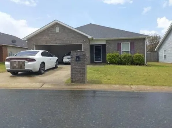 60 Azalea Ln, Moundville, AL 35474