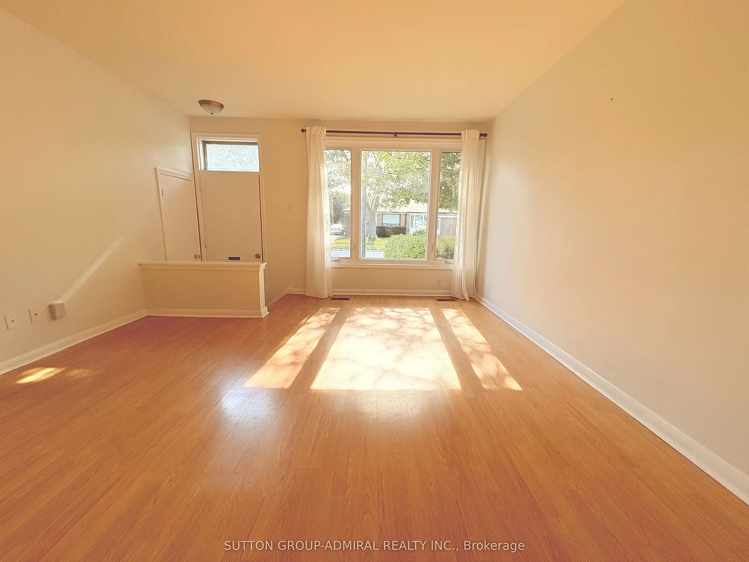 4 bed, $2,600 — Photo 2