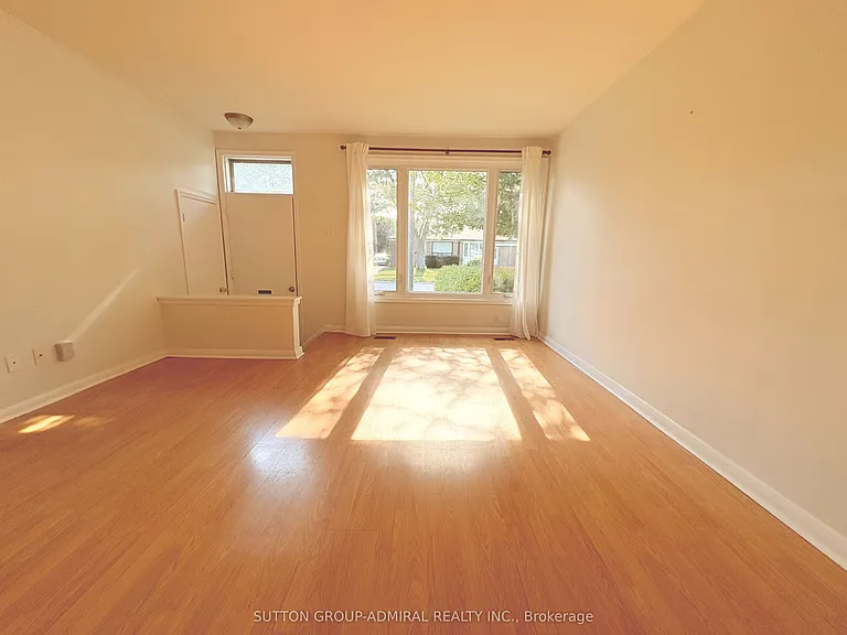 319 Dovedale Dr — Photo 2