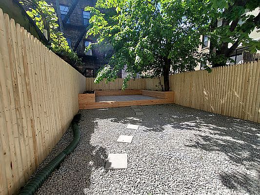 4th image of 10 Saint Andrews Pl #1