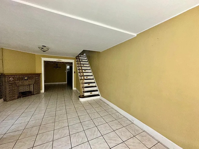 5427 Akron St — Photo 8