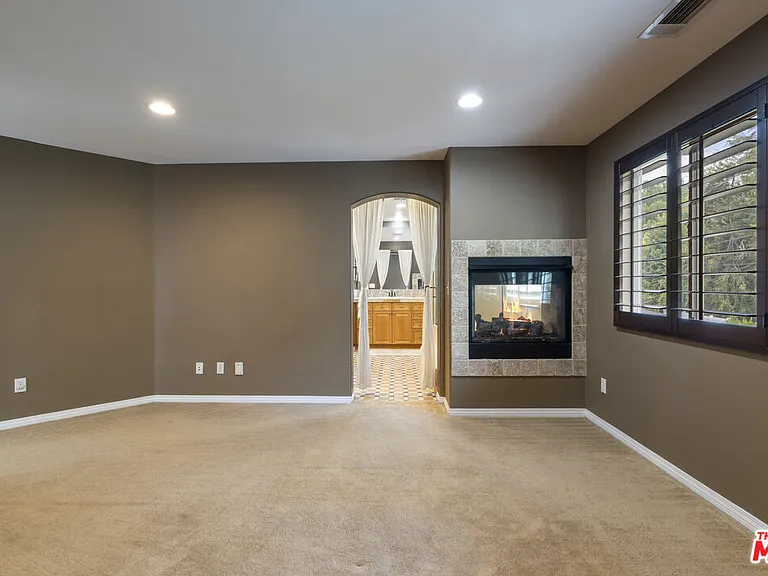 14321 Hortense St — Photo 20