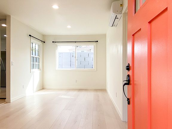 2nd image of 1144A N Pacific Ave