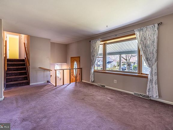 3rd image of 159 Forrest Ave