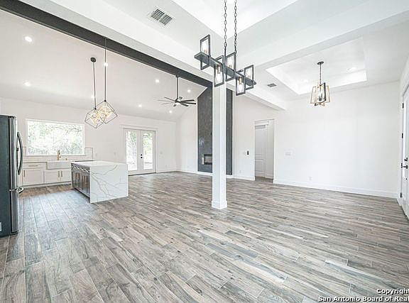 3rd image of 219 oak forest