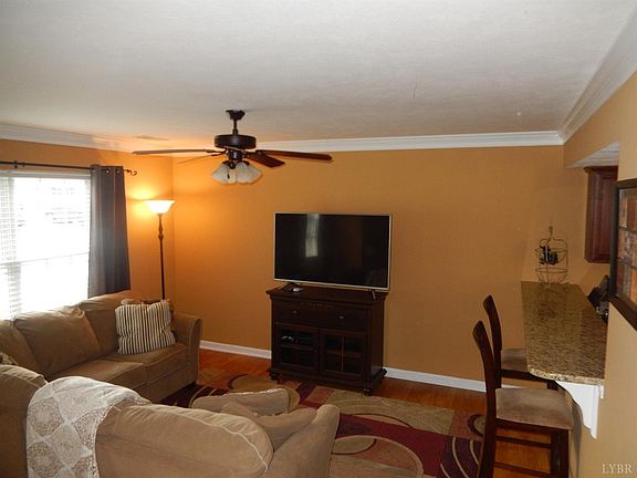 4th image of 170 Old Tavern Cir