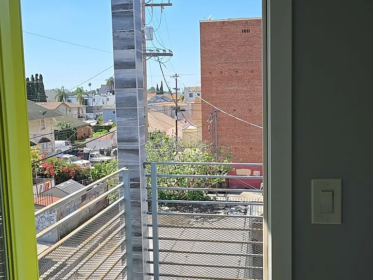 2250 W 14th St — Photo 14
