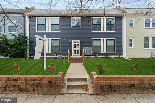 1605 F St NE Photo 1