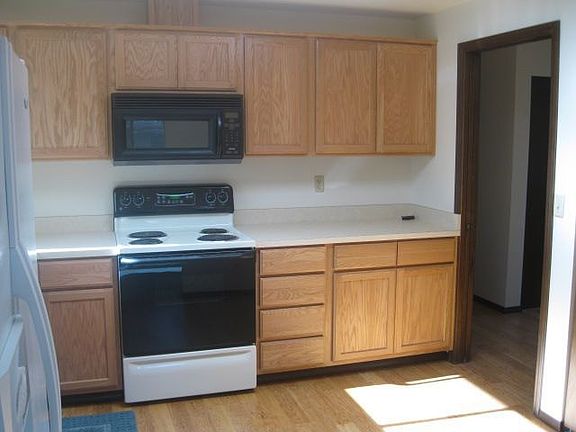 Eating Space and Washer/Dryer