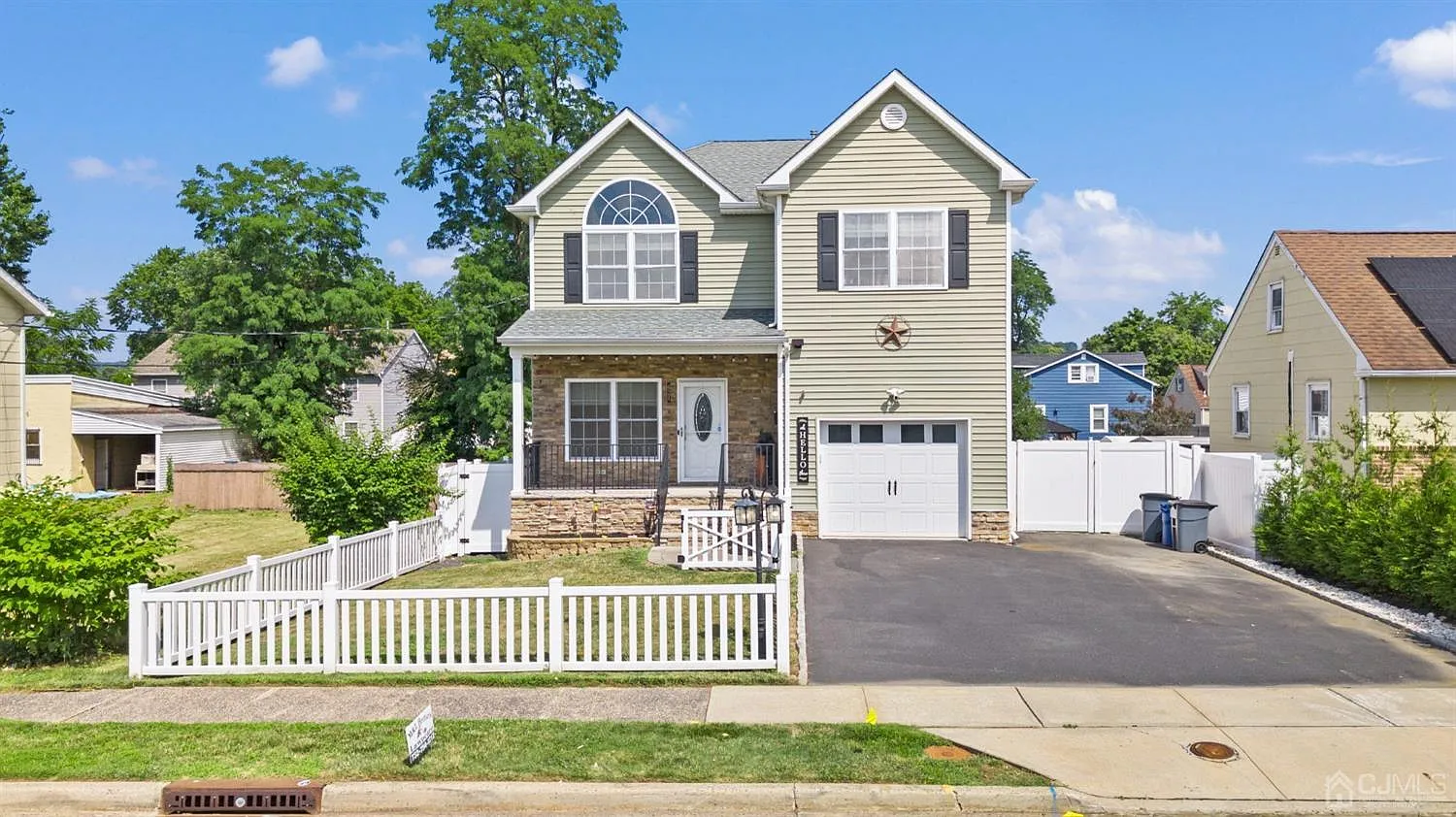 621 Voorhees Ave photo 1