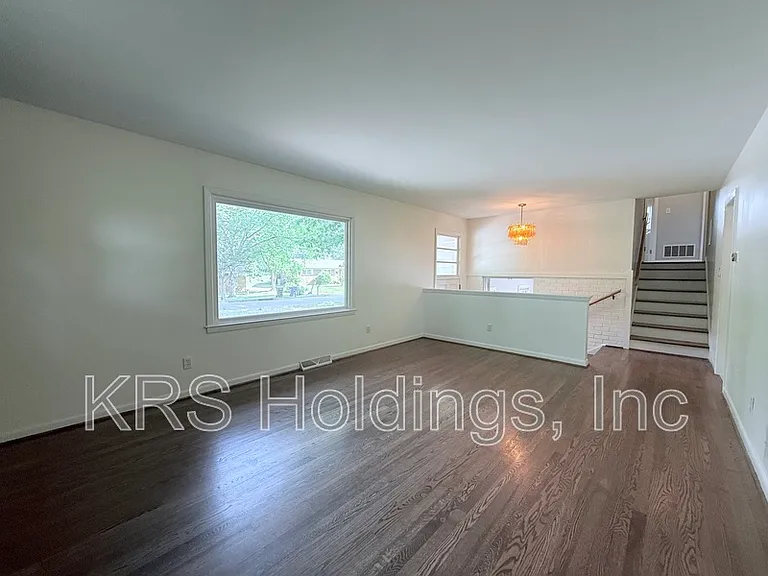 1512 Basewood Dr — Photo 10