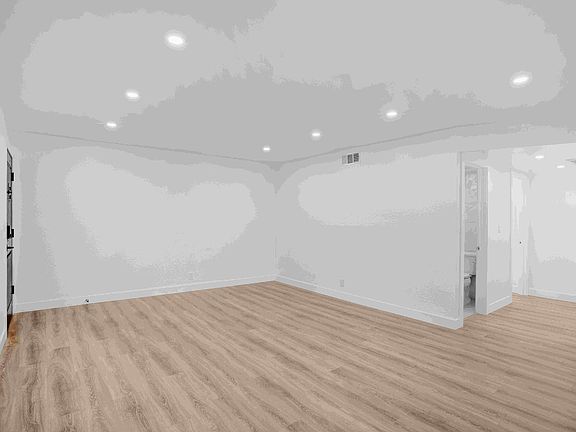 5th image of 126 S Marengo Ave #18