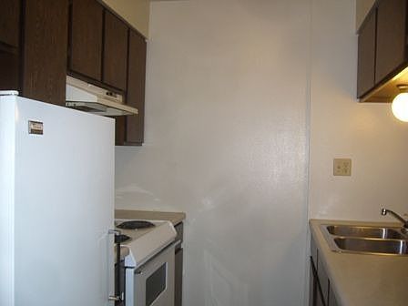 2nd image of 1405 Stoddard St APT 2