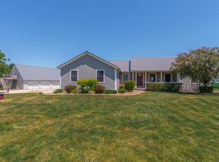 9850 N 300 East Rd, Gridley, IL 61744