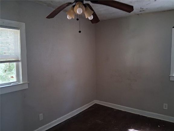 5th image of 2835 Burton Rd NW