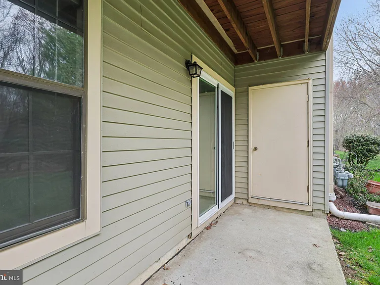 165 Wyndham Pl — Photo 30