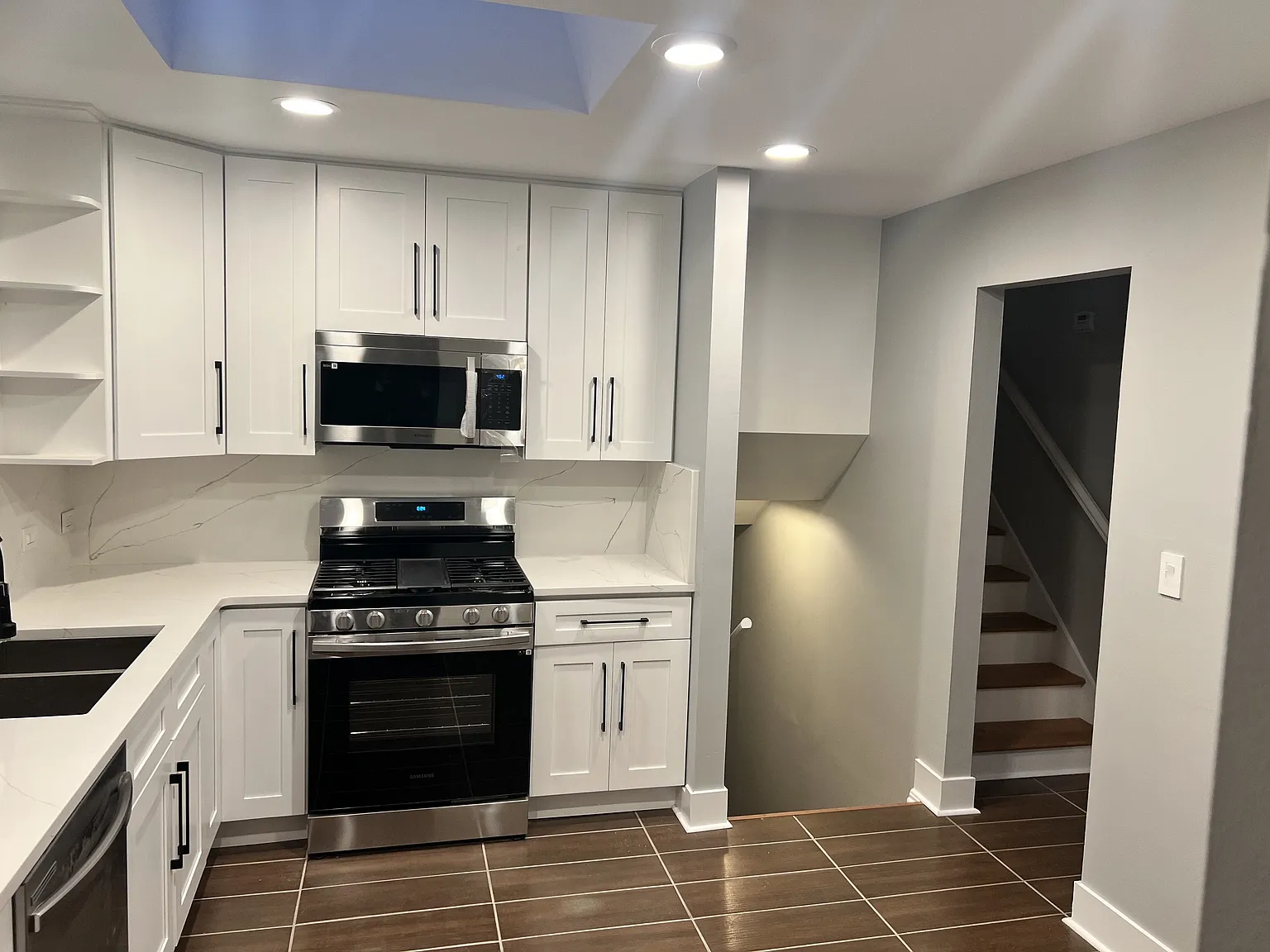 4 bed, 2.0 bath, 1700 sqft, $2,950 — Photo 2