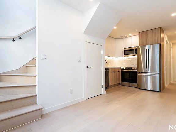 5th image of 159 Havemeyer St #2