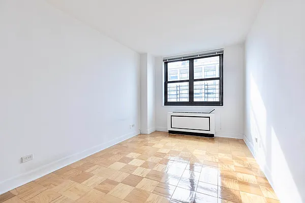 Rented by Manhattan Realty Group | media 21