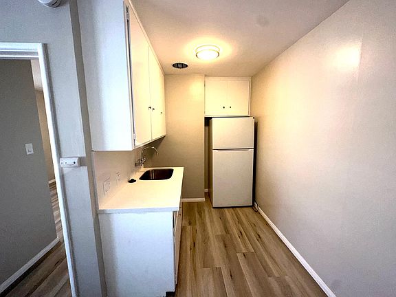 4th image of 3340 E 2nd St #5