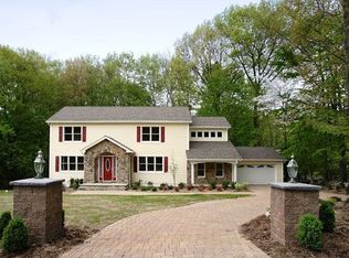 107 Iroquois Ave, Oakland, NJ 07436