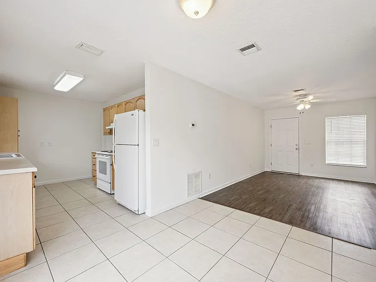 1105 N Rockingham Ave — Photo 5