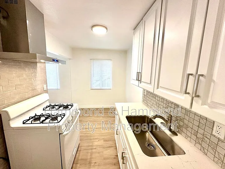 5854 Tujunga Ave #2 — Photo 9