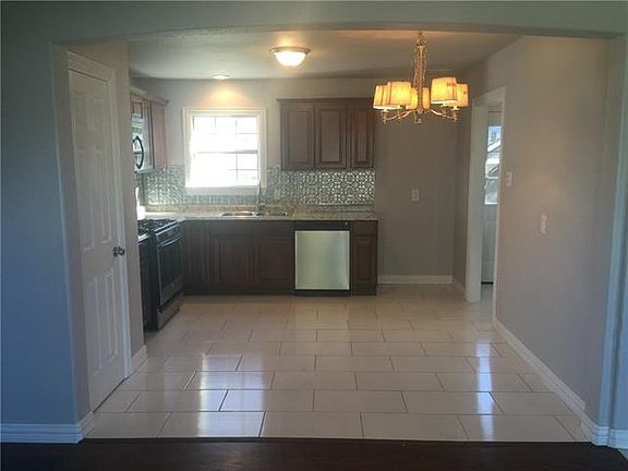 3rd image of 856 Lilac Dr