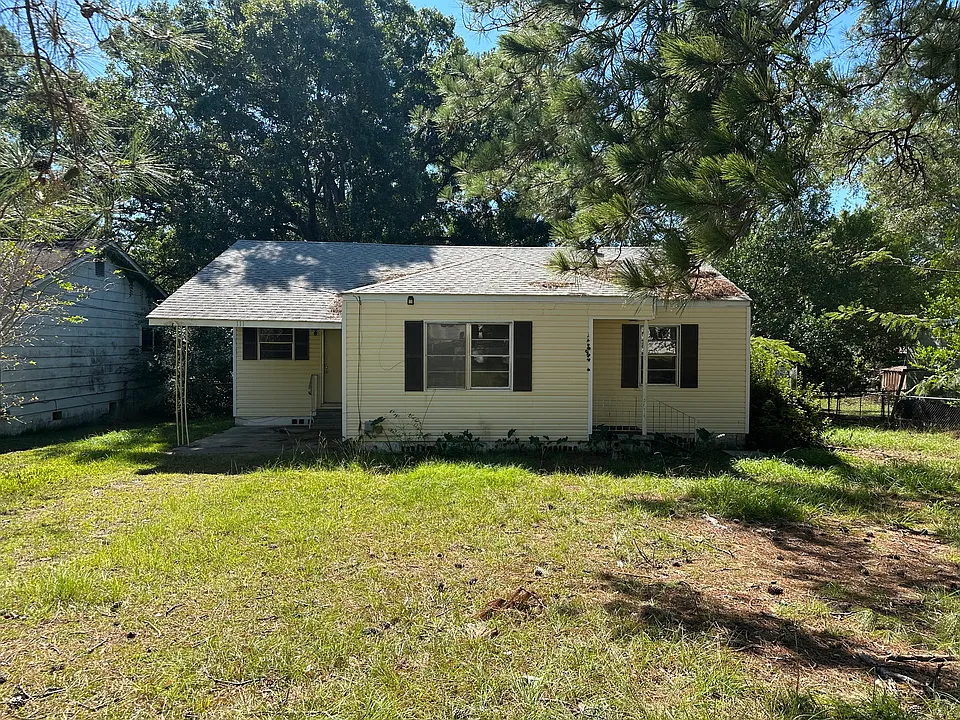 111 Woods Dr