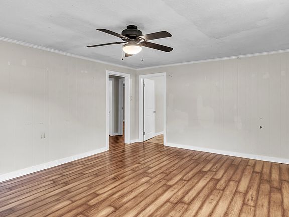 5th image of 508 Evergreen St