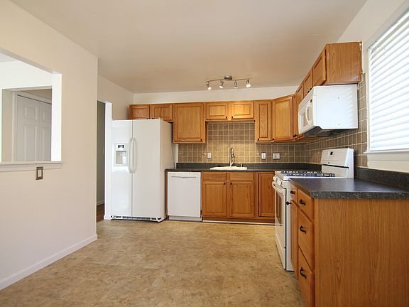 3rd image of 36236 Oregon Ave