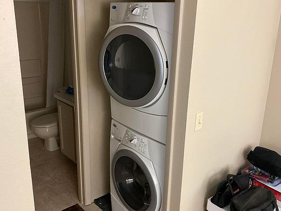 3rd image of 121 Reserve 117 Cir