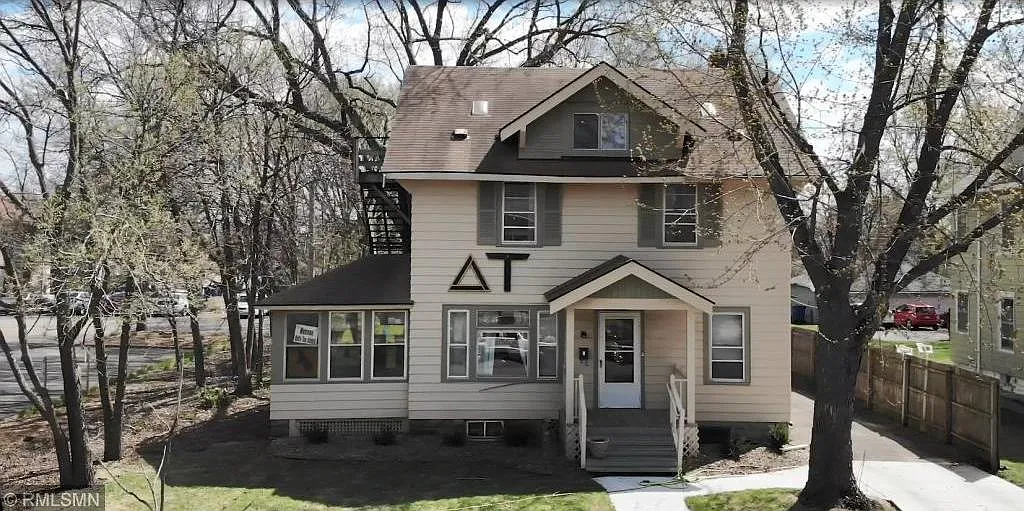 8 bed, 3871 sqft, $4,200 — Photo 1