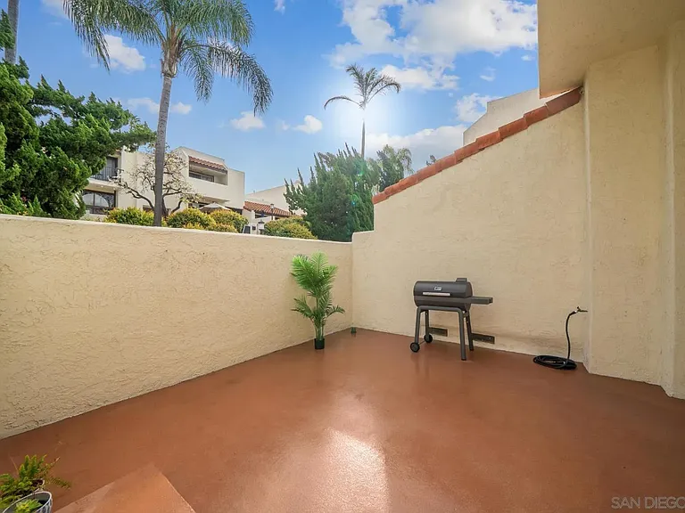 7410 Caminito Carlotta — Photo 4