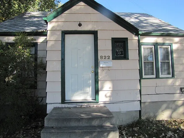 822 W Pershing Blvd